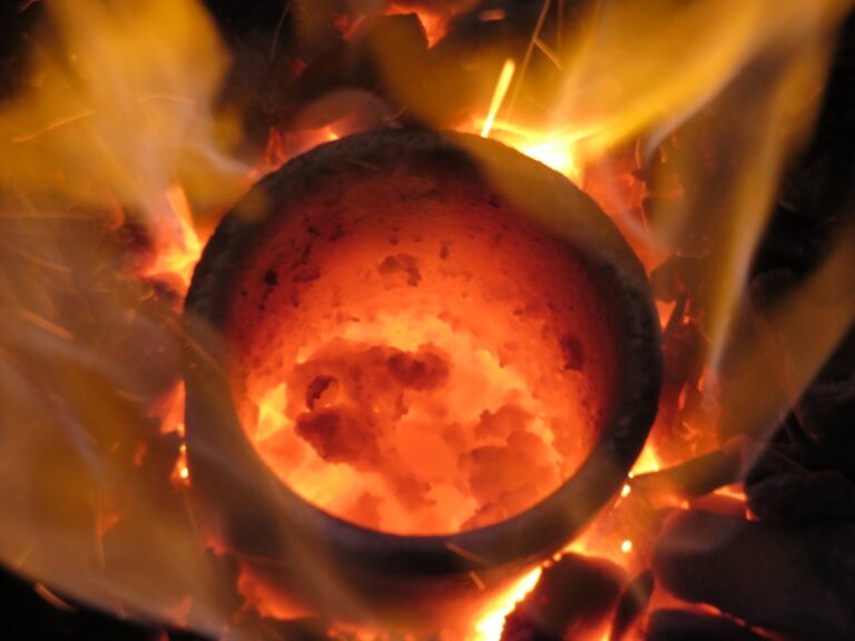 Glühender Tiegelrand – Fotoalbum Alchemie von AlchemieX