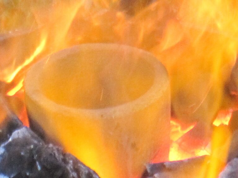 Tiegel im Flammenspiel – Fotoalbum Alchemie von AlchemieX