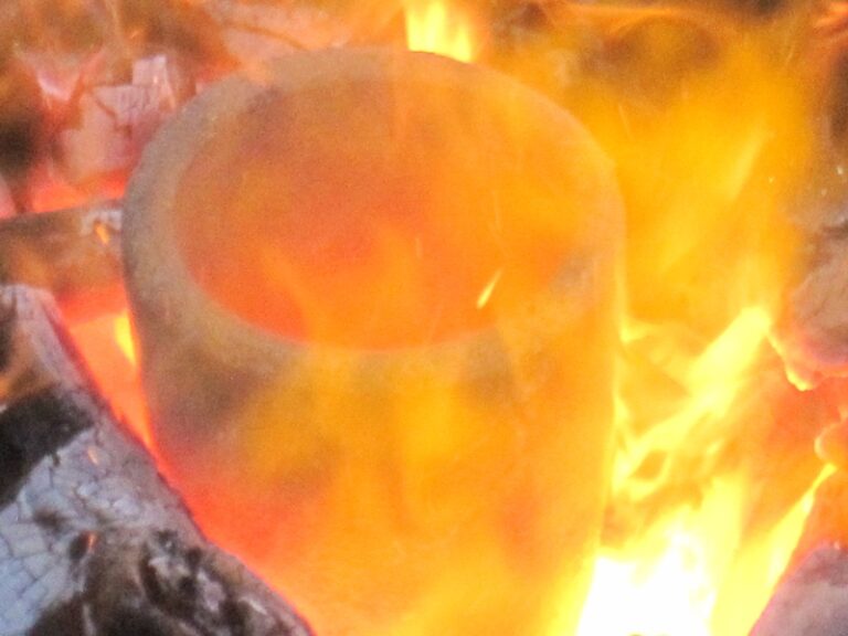Schmelzvorgang aus der Nähe – Fotoalbum Alchemie von AlchemieX