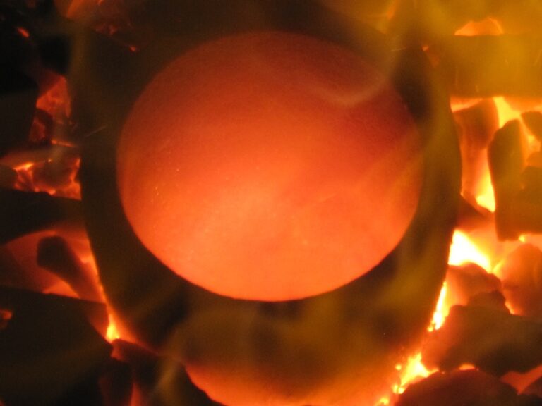 Blick in die Schmelze – Fotoalbum Alchemie von AlchemieX