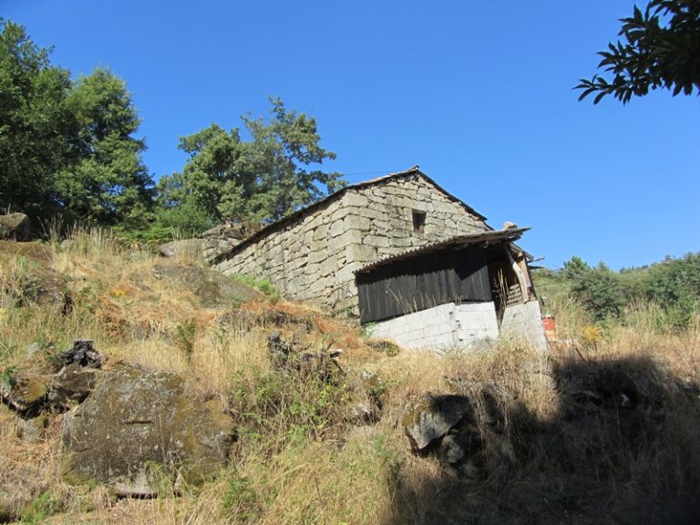 Steinhaus in der Landschaft – Fotoalbum Portugal von AlchemieX